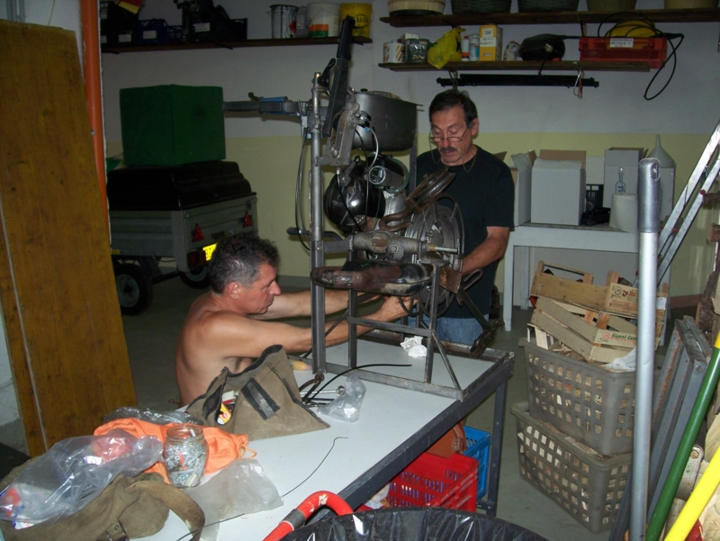  Image name: Persone012.jpg 
 width: 800 pixel 
 height: 601 pixel 
 Size: 377564 bytes 
 Click to enlarge 